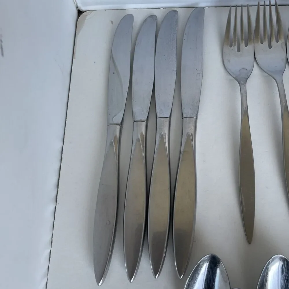 Vtg Oneida Deluxe Stainless Wintersong Flatware 20 Pieces Fork Spoon